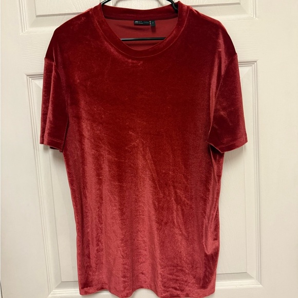 ASOS DESIGN t-shirt in burgundy velour - Picture 1 of 5